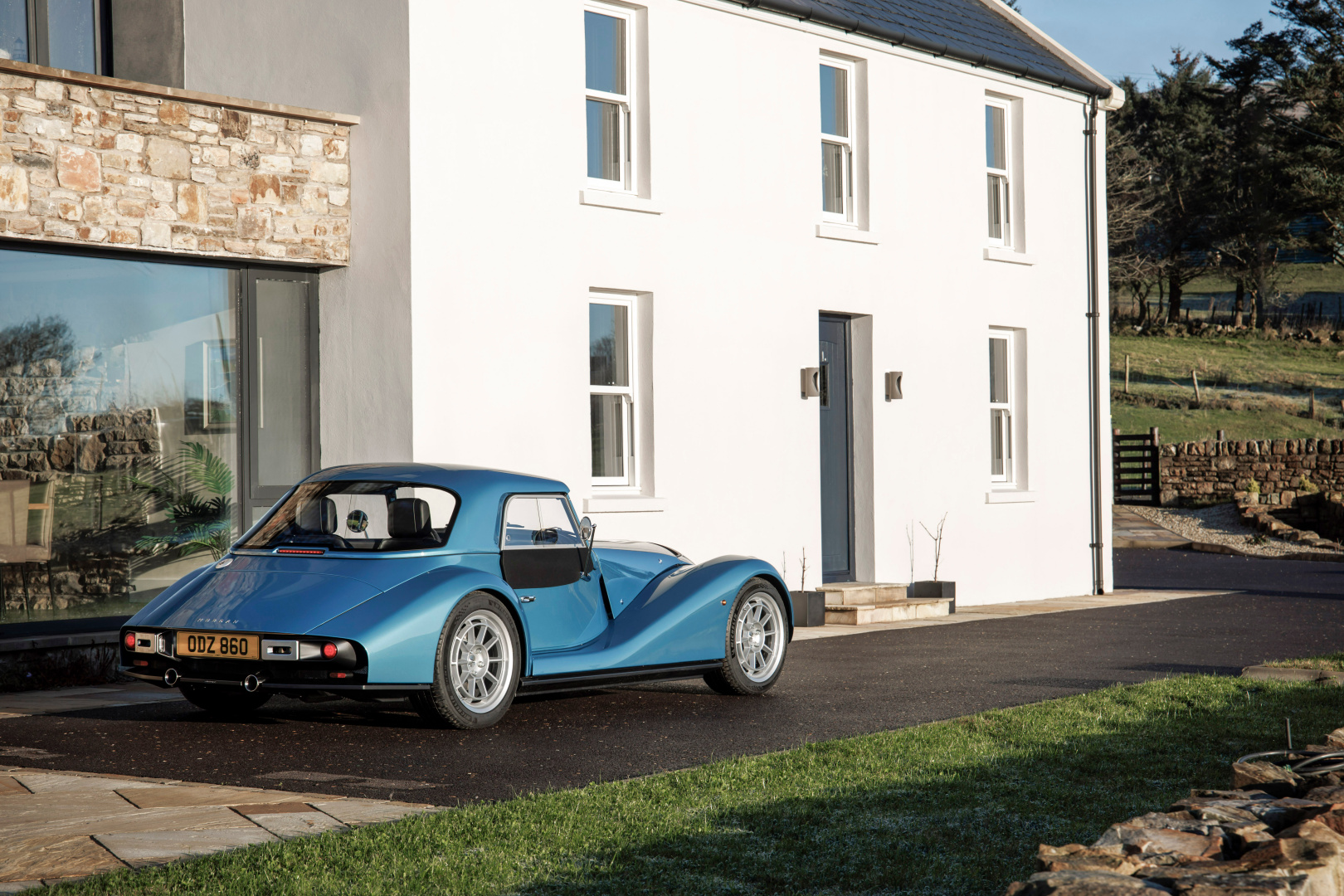 SMALL_Morgan_Supersport_Location_Blue_032